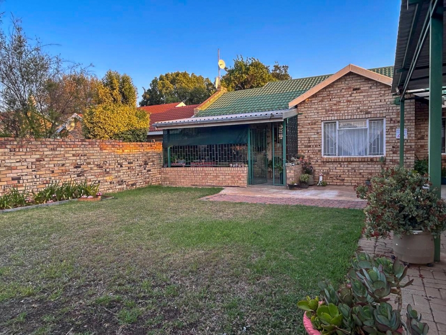 2 Bedroom Property for Sale in Kannoniers Park North West